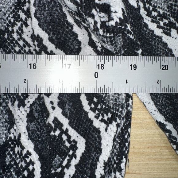 Miss Selfie Black & White Snakeskin Print Open Blazer – Size XL - Picture 8 of 9